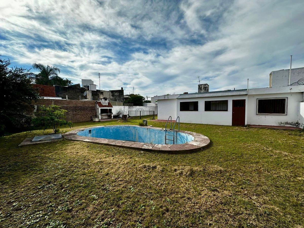 VENTA CASA CENTERARIO 5 DORMI+ ESCRITORIO+PILETA