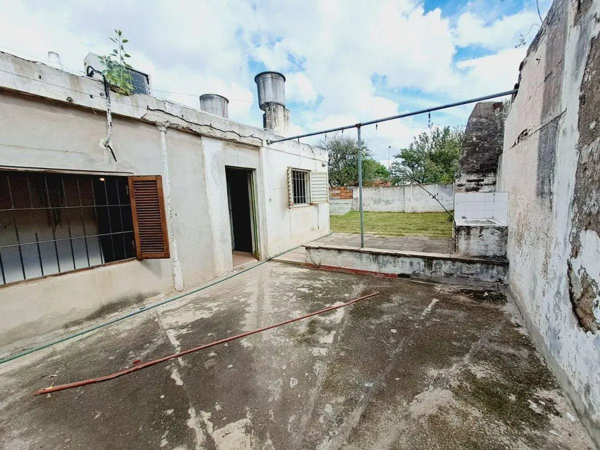 VENTA CASA 3 DORM A RECICLAR ALTO ALBERDI CERCA AV 4