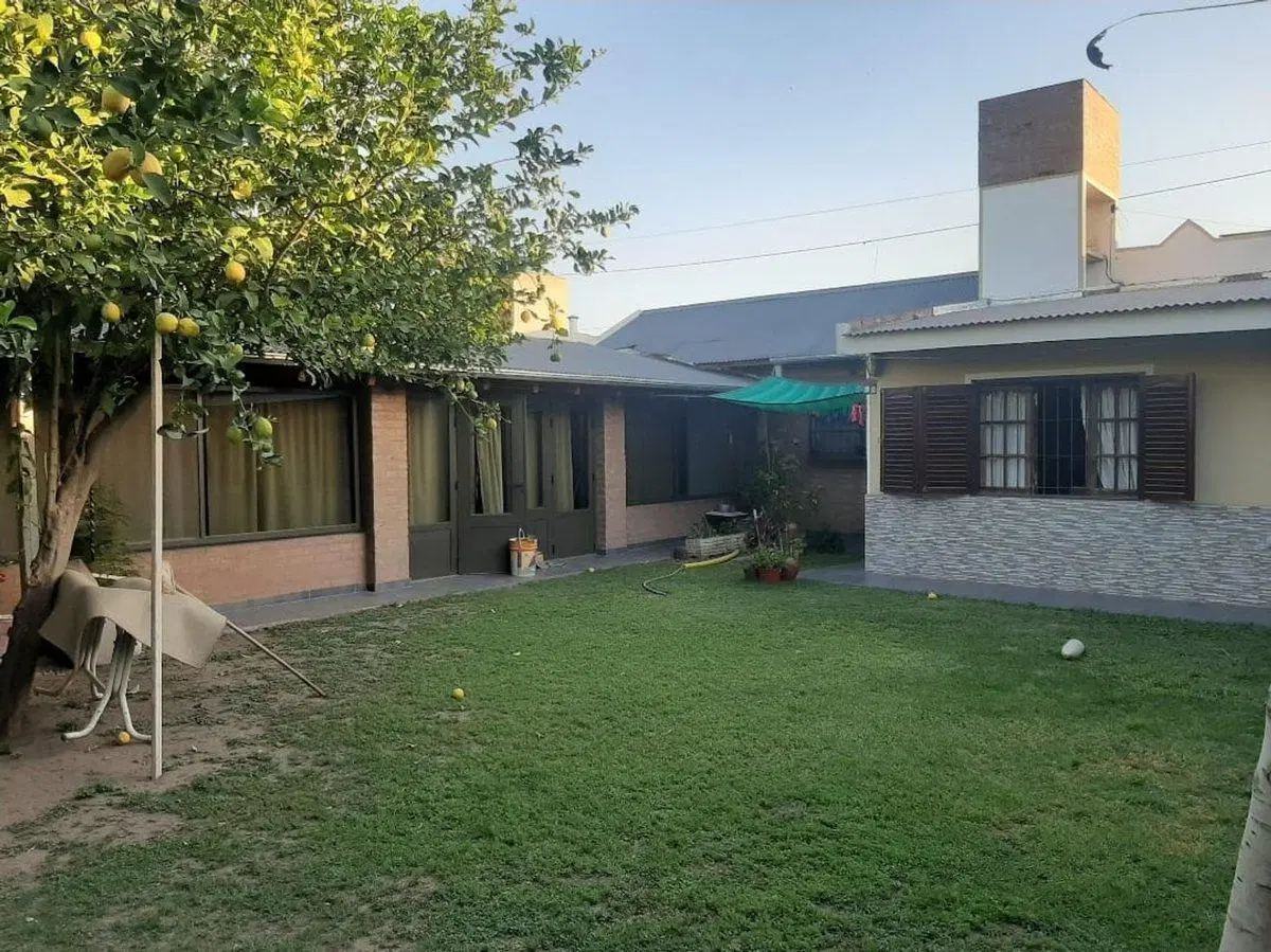 CASA 3 DORM ARGUELLO EXCELENTE ESTADO 4
