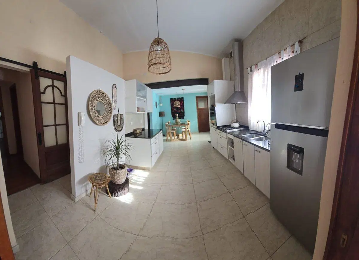 VENTA CASA DE CATEGORIA 3 DORMITORIOS RES OLIVOS 3