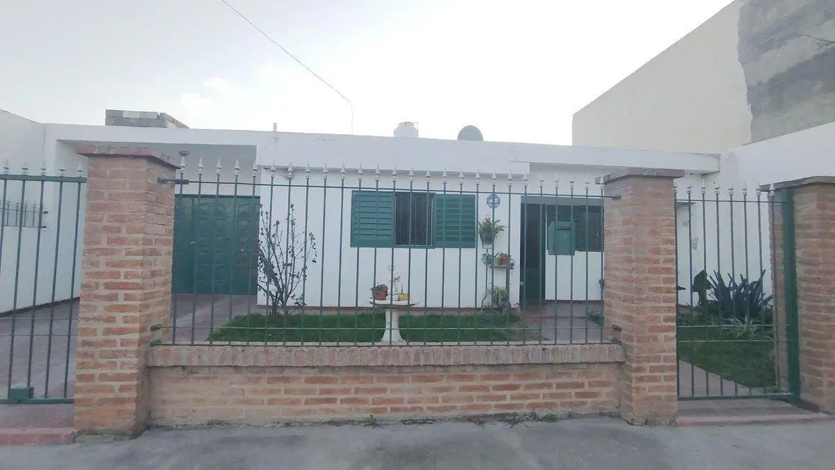 VENTA CASA 2 DORMITORIOS GRAN PATIO CORONEL OLMEDO 5