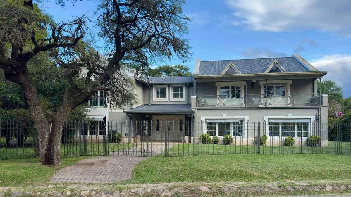 VENTA EXCLUSIVA CASA VILLA ALLENDE GOLF 5 DORM