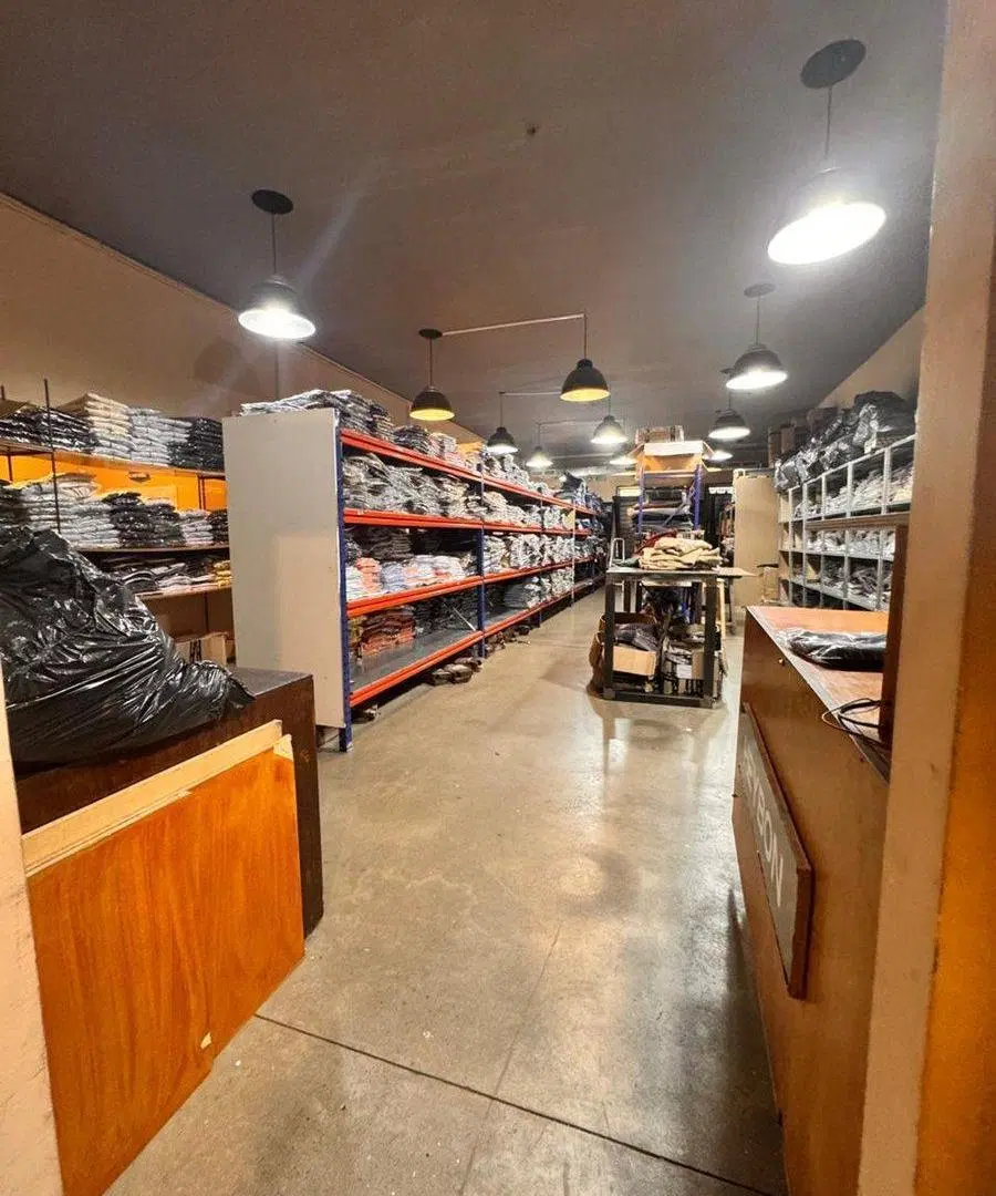 EDIFICIO EN VENTA 2 PISOS USO COMERCIAL 5