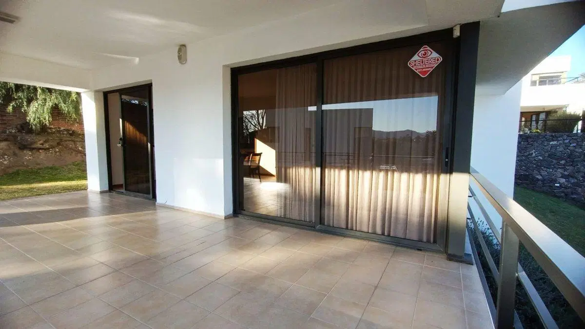 VENTA CASA 2 DORM PILETA VILLA ALLENDE GOLF 2