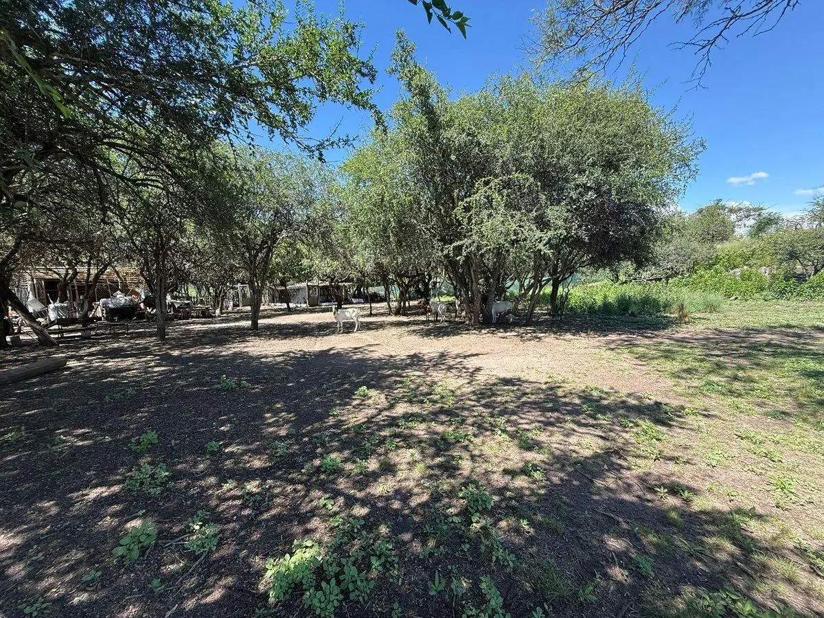 VENTA CASA 2 DORM CON PILETA LA GRANJA TERRENO 1HA 3