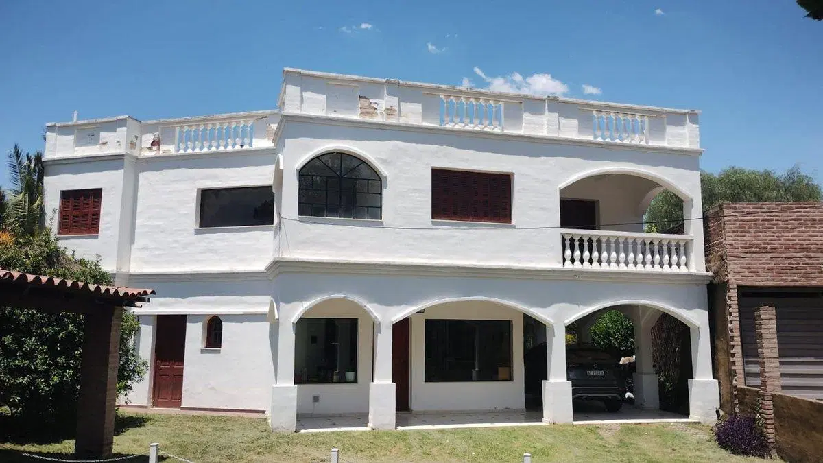 CASA EN VENTA EN HOUSING 4  DORM BARRIO ARGUELLO 2