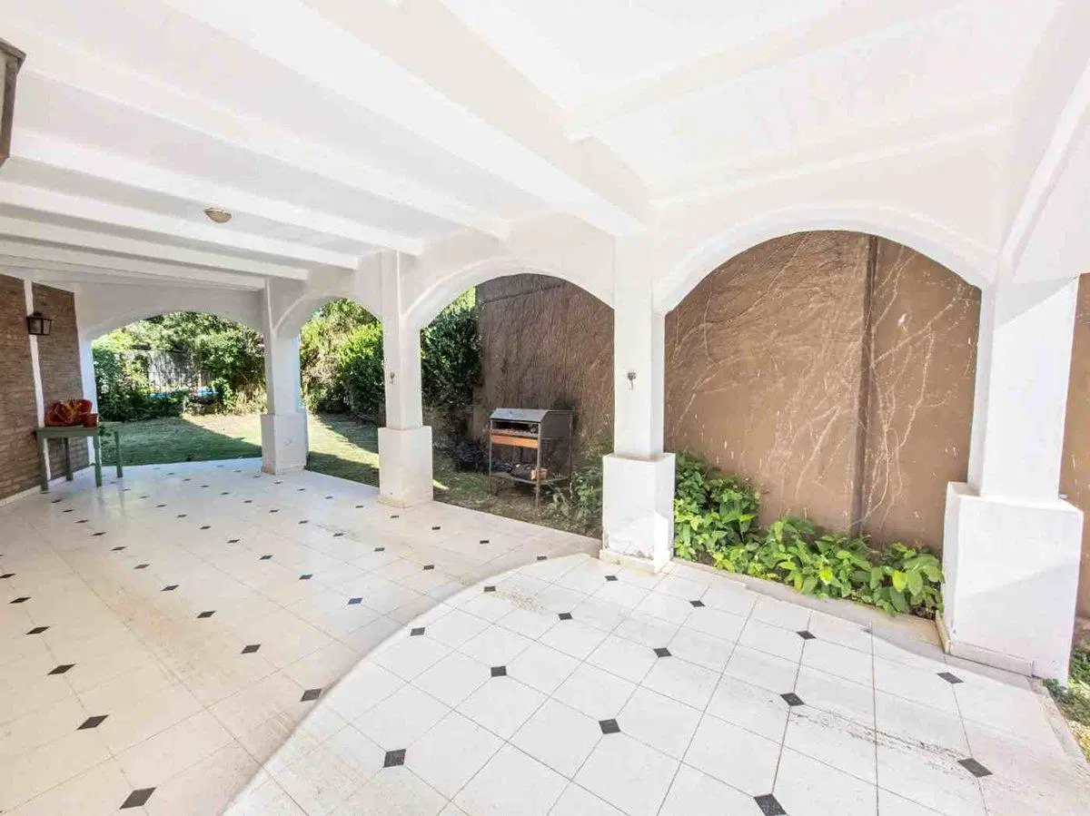 CASA EN VENTA EN HOUSING 4  DORM BARRIO ARGUELLO 5