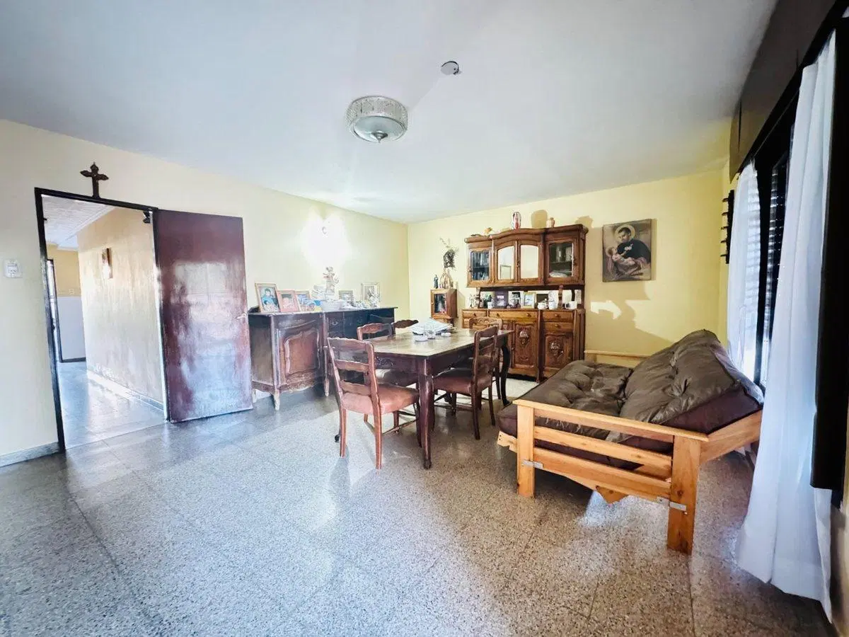VENTA CASA 3 DORMITORIOS ARGÜELLO 2