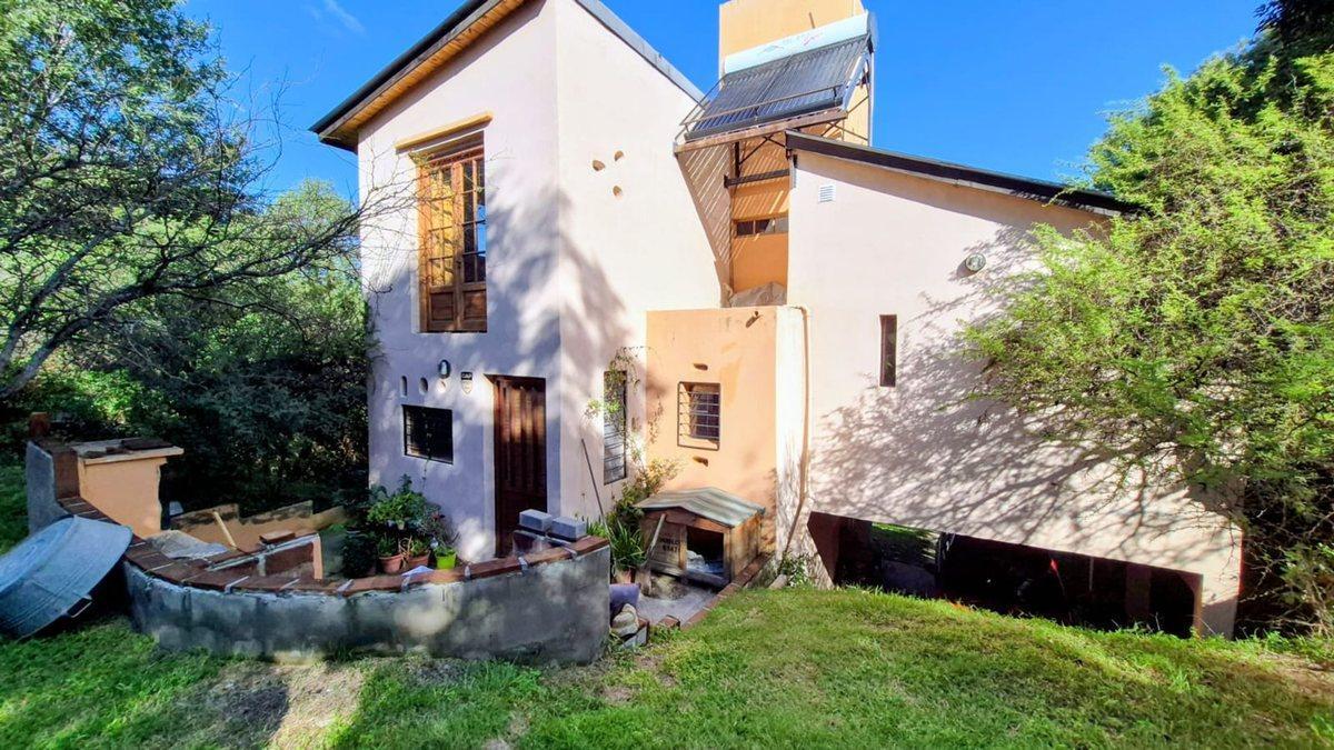VENTA CASA TRES DORMITORIOS ICHO CRUZ