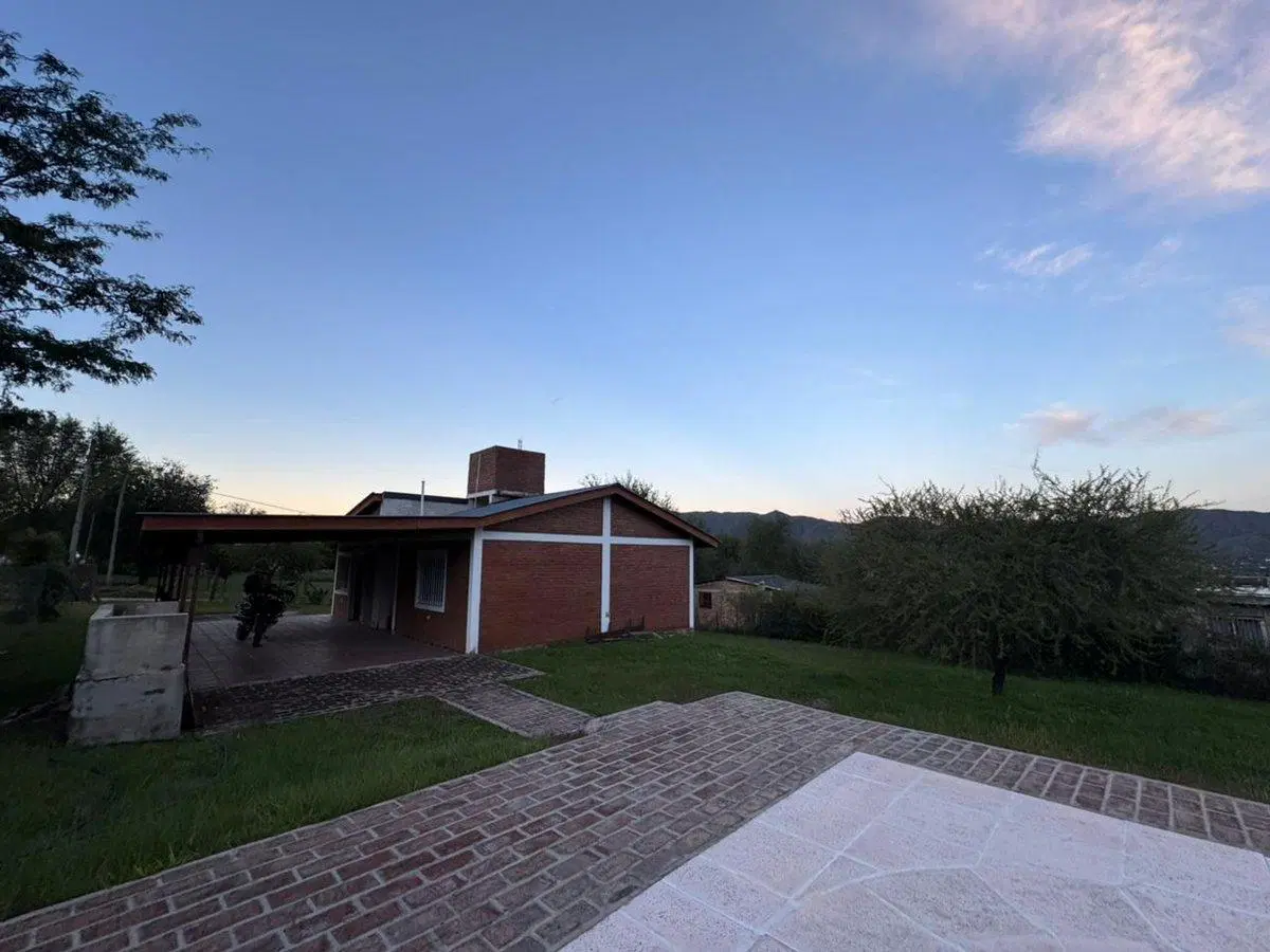 VENTA CASA 2 DORM. CON PILETA BIALET MASSE 2