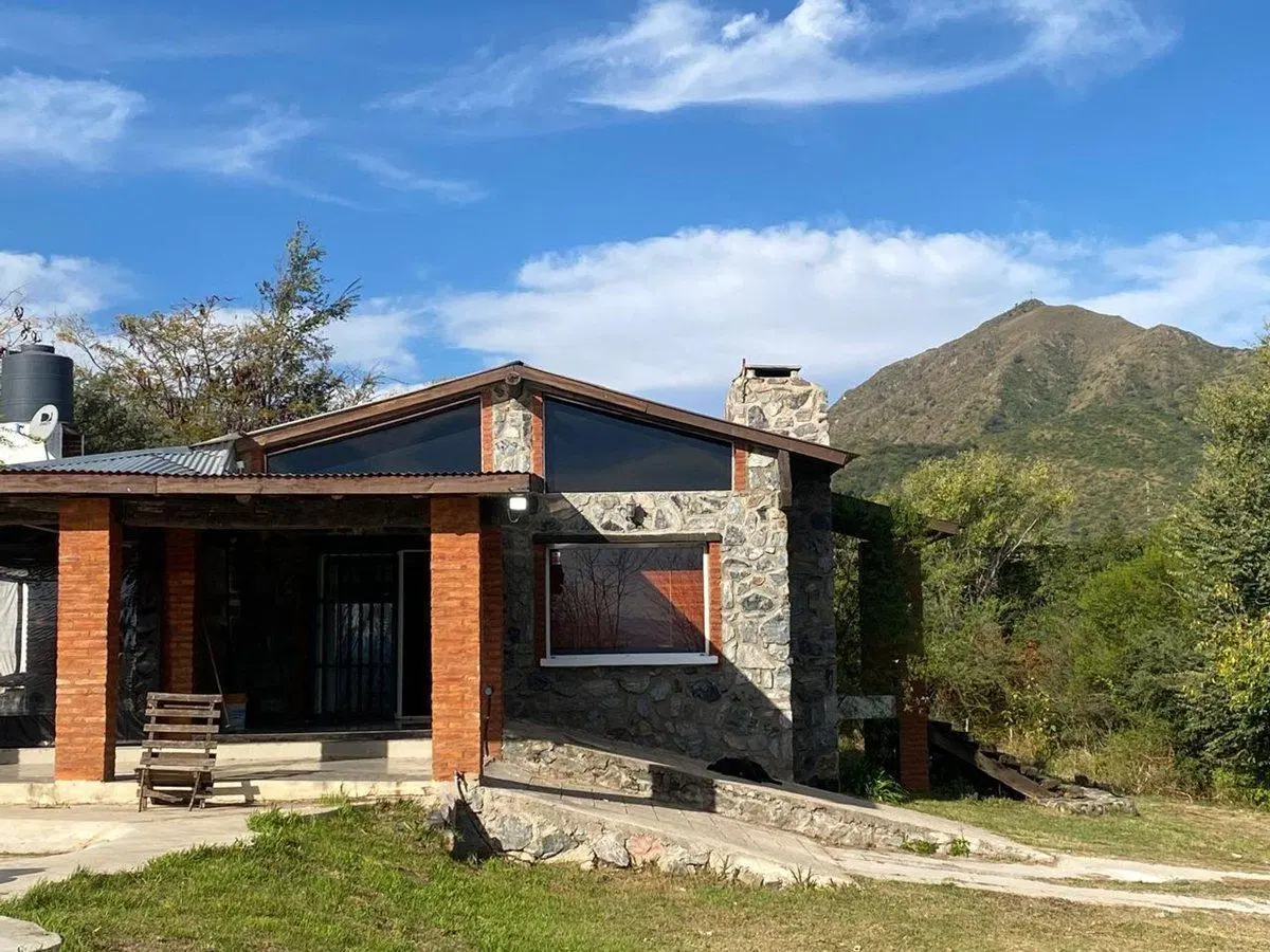 VENTA CASA EN COSQUIN DE 2 DORM CON PILETA 4