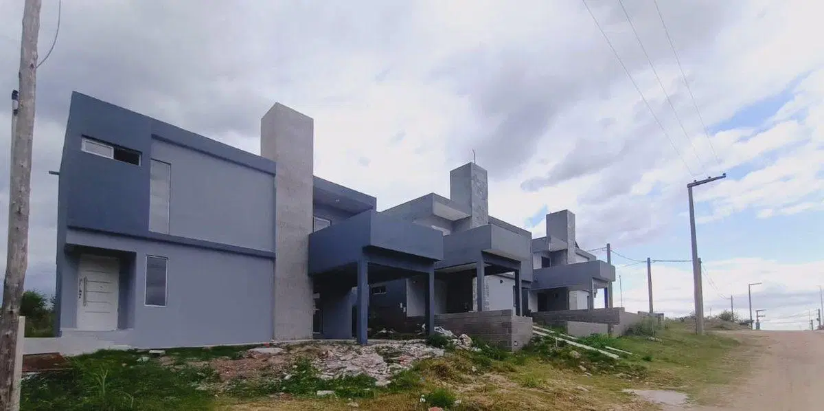 VENTA CASA TRES DORMITORIOS VILLA CARLOS PAZ 2