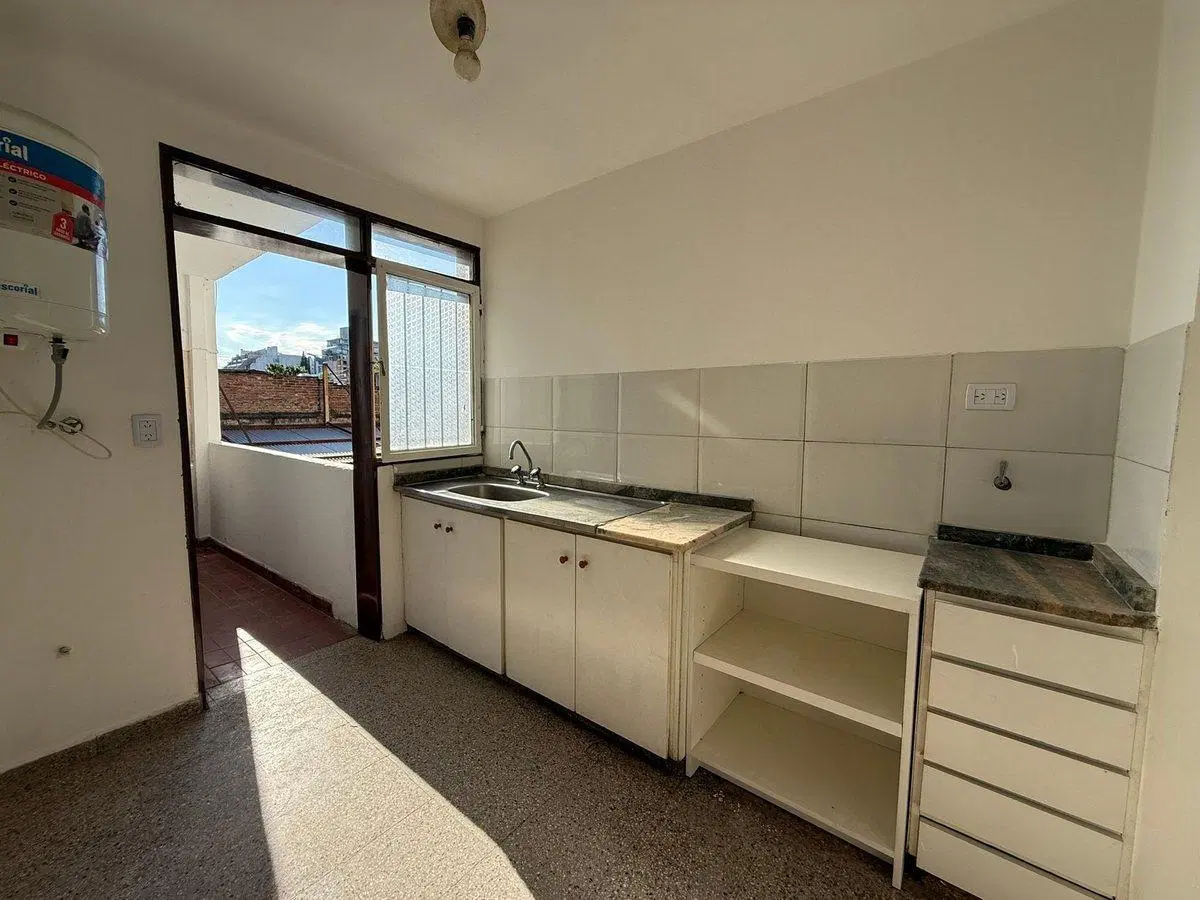 VENTA EDIFICIO 6 DEPARTAMENTOS 2 DORM Bº GRAL PAZ 3