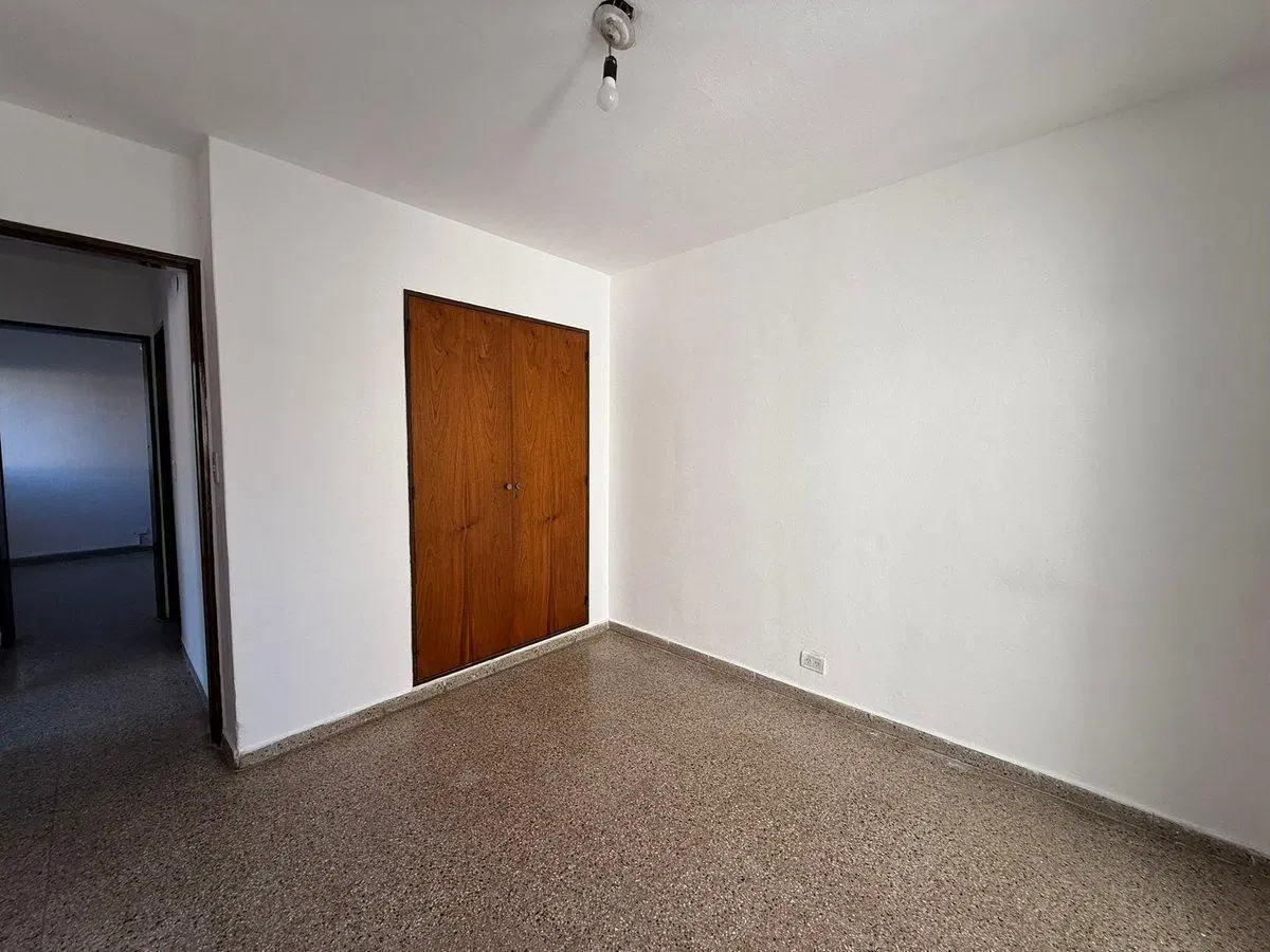 VENTA EDIFICIO 6 DEPARTAMENTOS 2 DORM Bº GRAL PAZ 4
