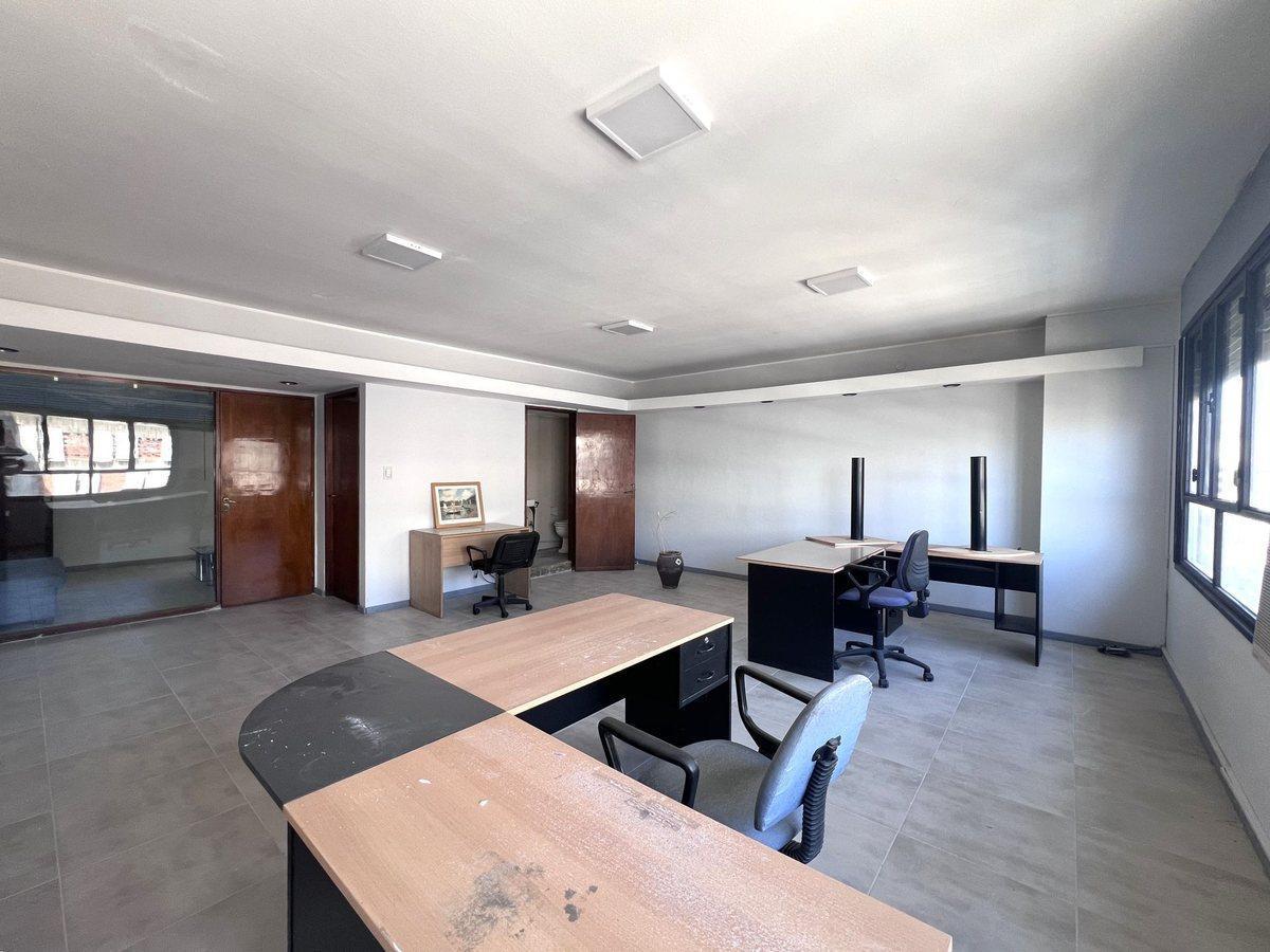 Foto de VENTA 98M2 DE OFICINAS COMERCIALES CENTRO, imagen 2