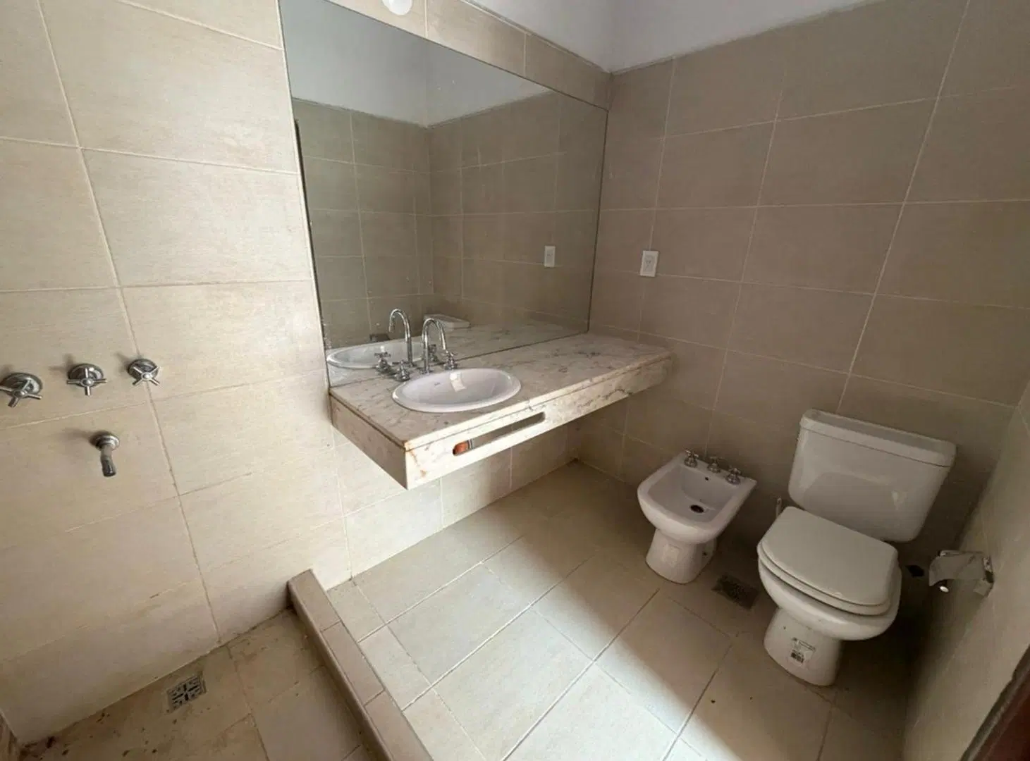 VENTA CASA 4 DORM BARRIO MAIPU 2A SECCION 3