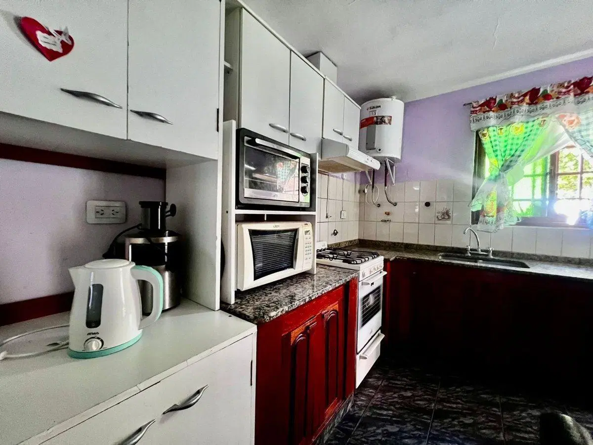 VENTA  CASA 2 DORM BARRIO  PARQUE  LICEO TERCERA 4