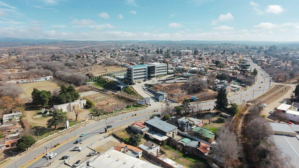 Foto de VENTA CASA Y GRAN LOTE COSQUIN EN AVENIDA C/ LOCAL, imagen 2