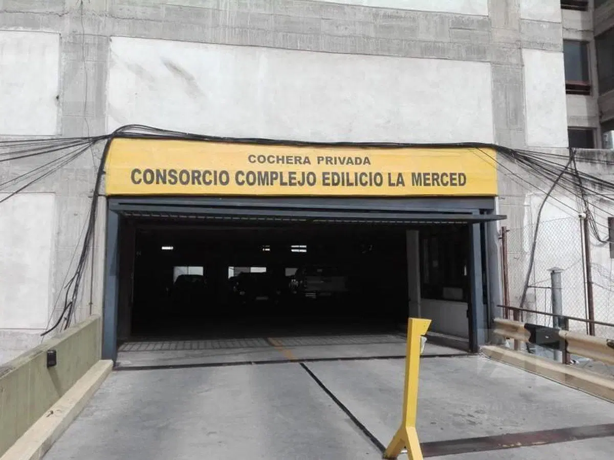VENTA COCHERA CENTRO 1ER PISO RIV 150 CORDOBA 3
