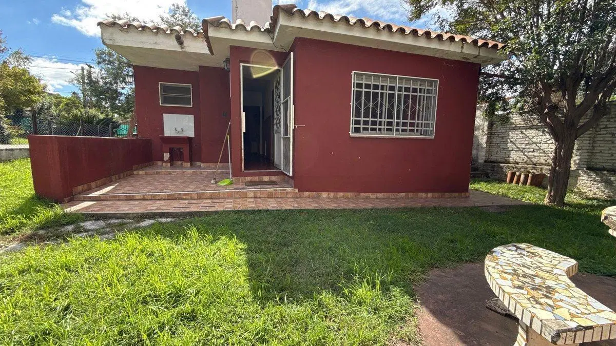 VENTA CASA 2 DORMITORIOS CON PILETA RIO CEBALLOS 8