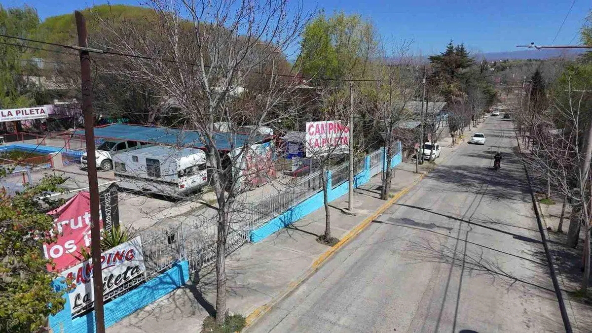VENTA PROPIEDAD SALON PILETA QUINCHO BAÑOS COCINAS 3