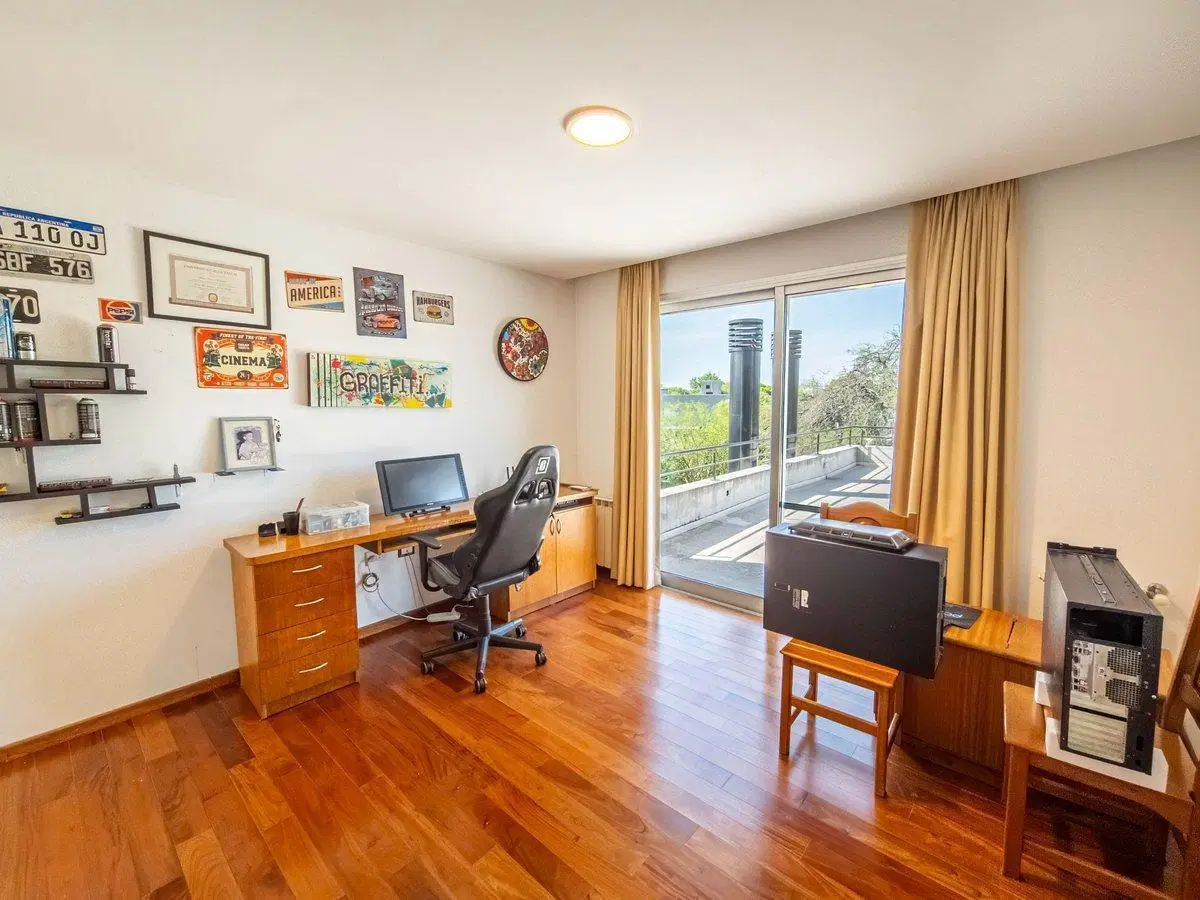CASA DE CATEGORIA EN VENTA - LOMAS DE LA CAROLINA 5
