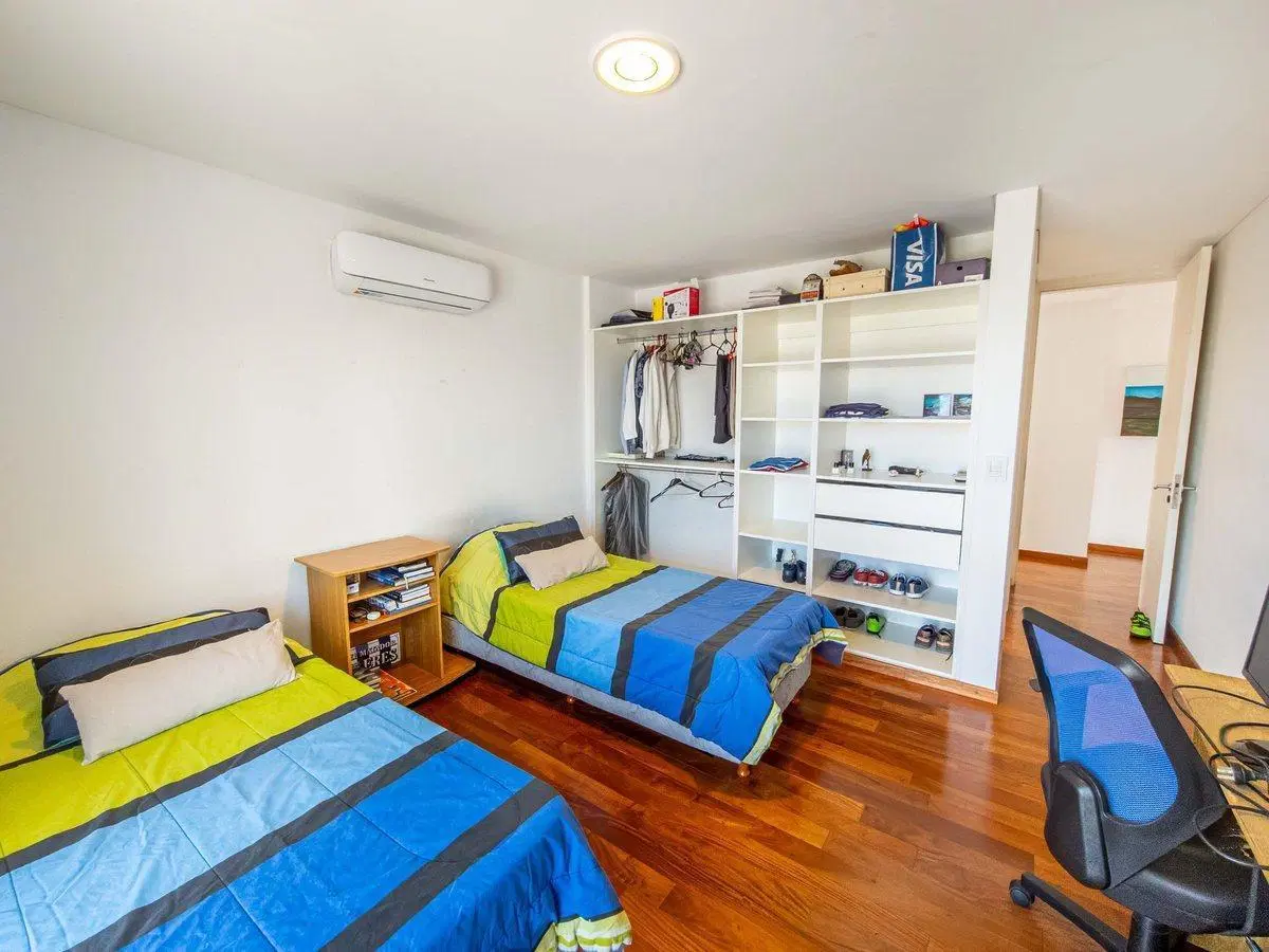 CASA DE CATEGORIA EN VENTA - LOMAS DE LA CAROLINA 3