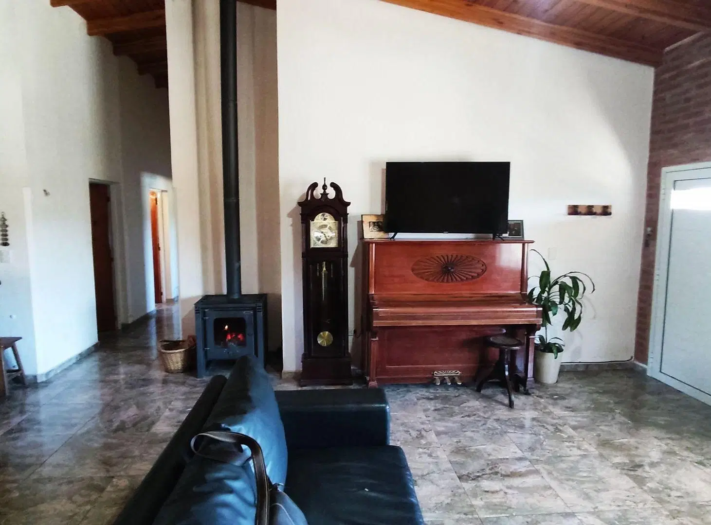 VENTA CASA 2 DORM PILETA ESCRITURA TANTI 5