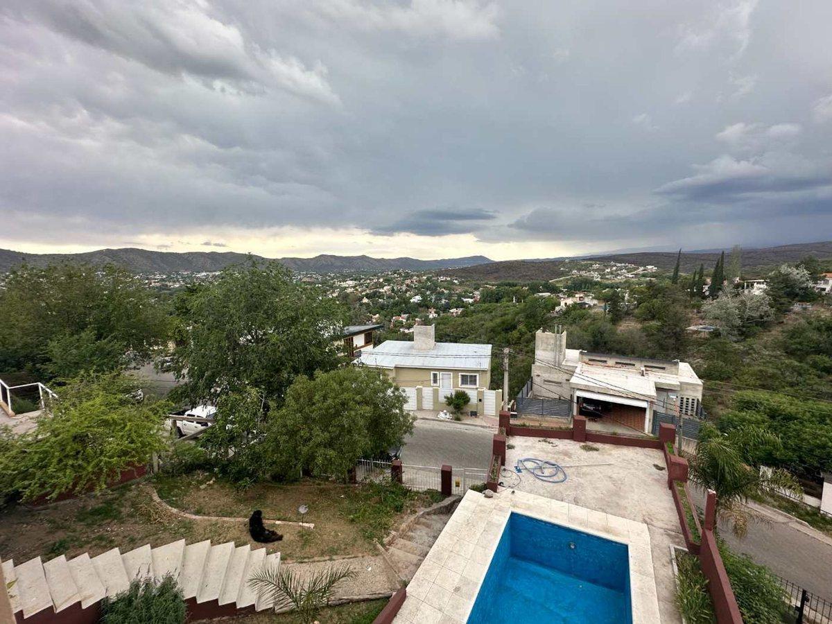 Foto de VENTA CASA 3 DORM CON DOS DPTO CARLOS PAZ CENTRO, imagen 1