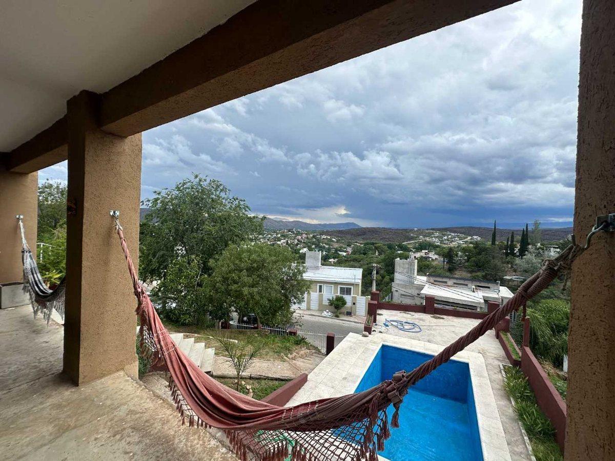 Foto de VENTA CASA 3 DORM CON DOS DPTO CARLOS PAZ CENTRO, imagen 3