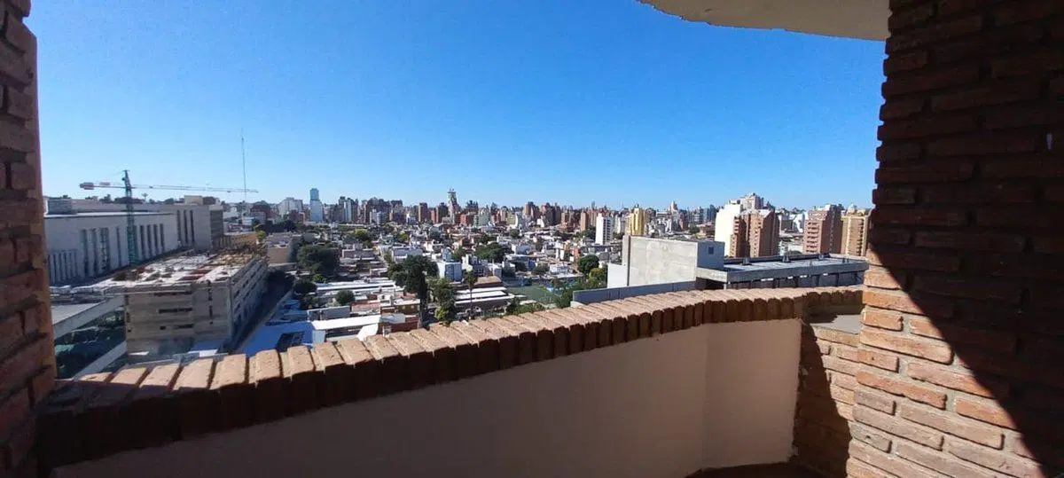 VENTA LUMINOSO DEPTO 3 DORM BARRIO GUEMES 4
