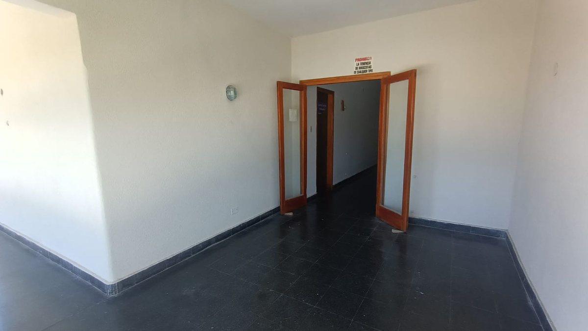 Foto de VENTA DEP. REFFACCIONADO A NUEVO CARLOS PAZ, imagen 4