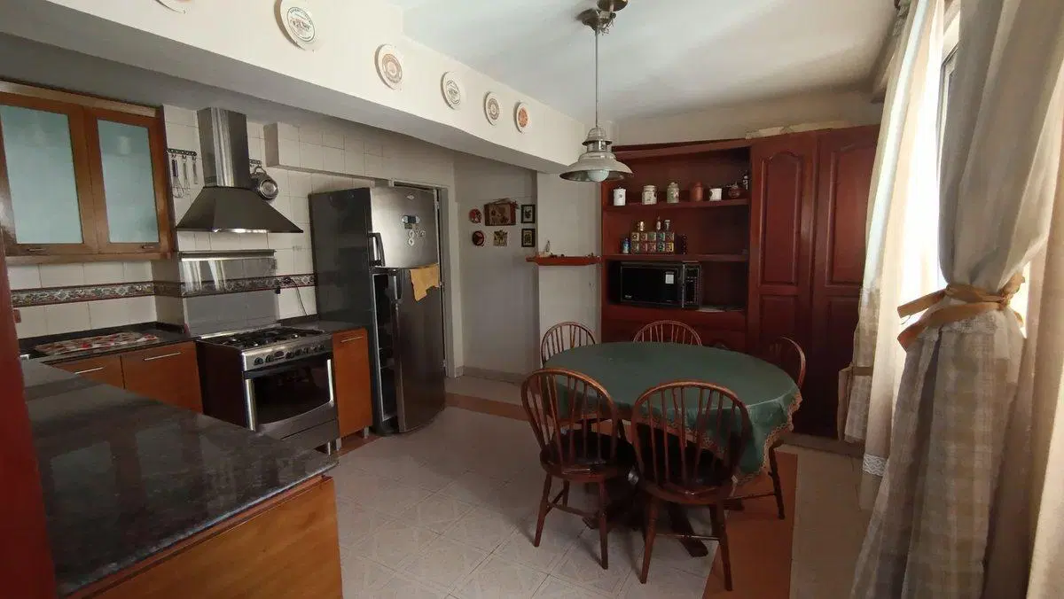 VENTA DEPTO ALBERDI 3 DORM 8