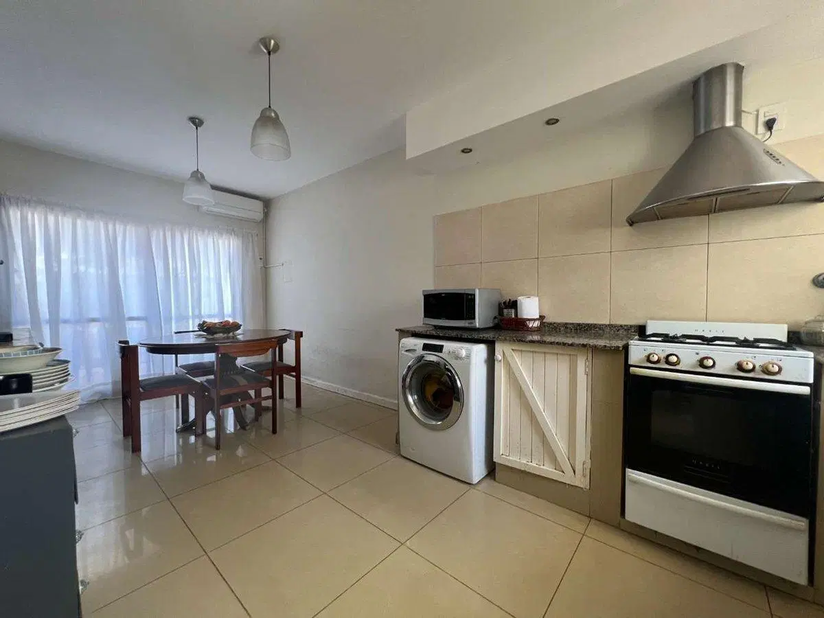 VENTA CASA 3 DORMITORIOS COCHERA PILETA V CABRERA 5