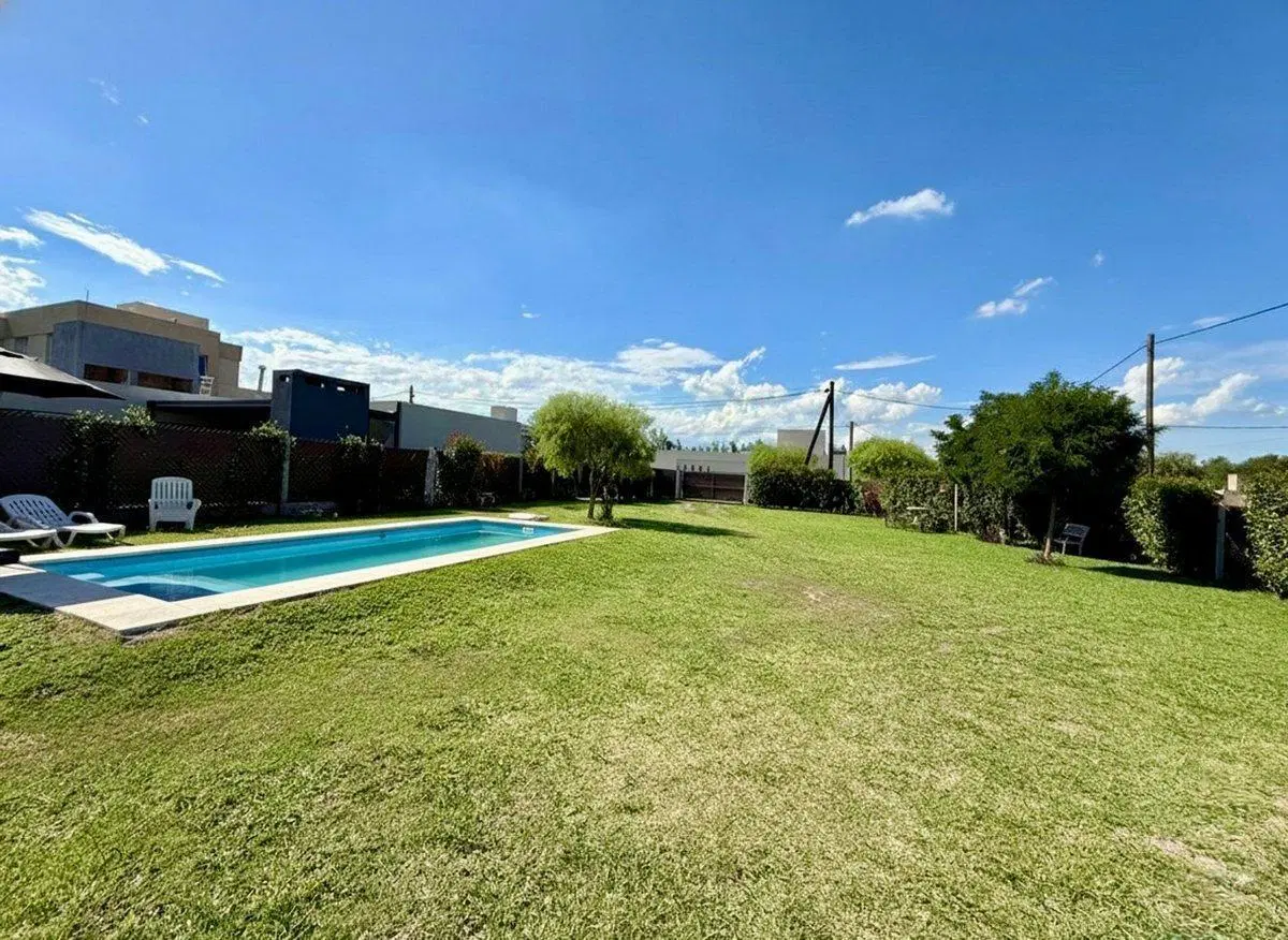 CASA EN VENTA COUNTRY LAS CORZUELAS 3 DORMITORIOS 2