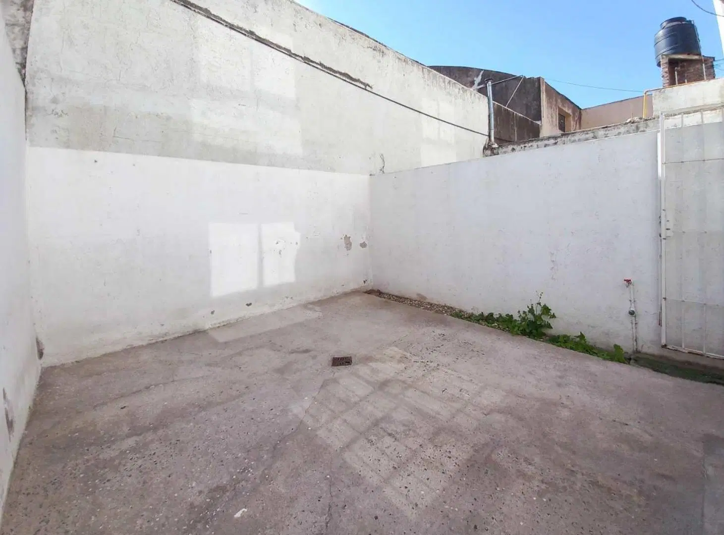 VENTA DEPARTAMENTO 1 DORMITORIO CON PATIO GRAL PAZ 1