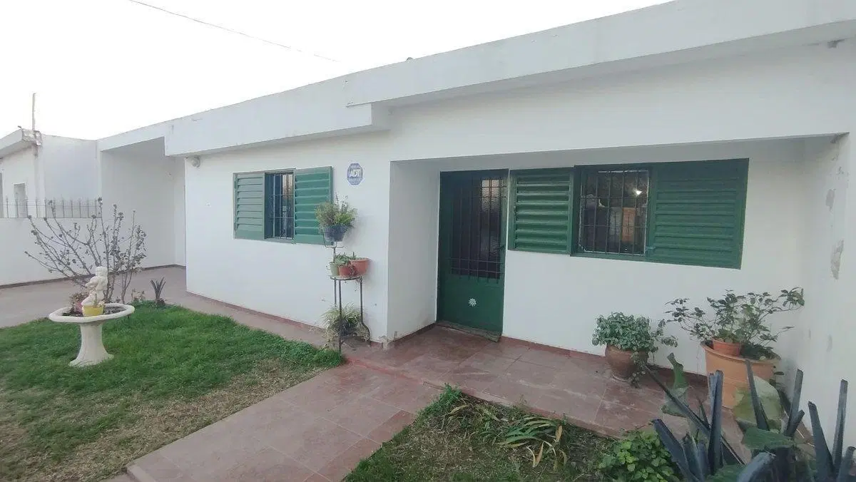 VENTA CASA 2 DORMITORIOS GRAN PATIO CORONEL OLMEDO 4