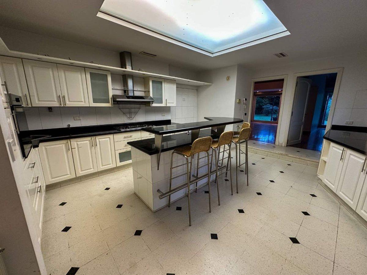 Foto de VENTA EXCLUSIVA CASA VILLA ALLENDE GOLF 5 DORM, imagen 4
