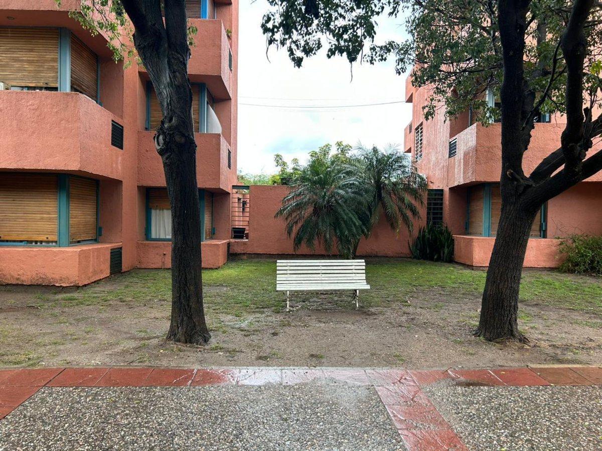 Foto de VENTA DEPTO 3 DORM CON COCHERA BARRIO JARDIN, imagen 2