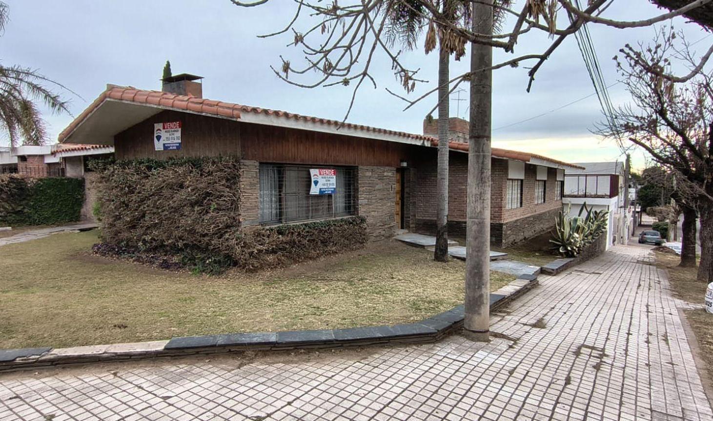 Foto de OPORTUNIDAD INVERSORES CASA 240 M2 ALTAMIRA, imagen 1