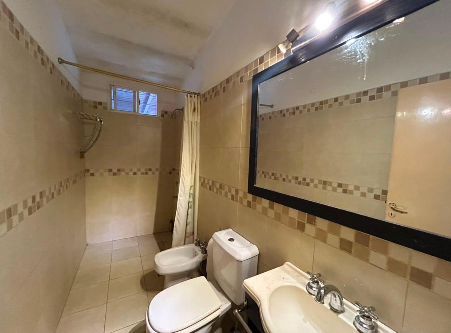 Foto de VENTA CASA 3 DORM y DPTO INDEPENDIENTE ,NVA ITALIA, imagen 2