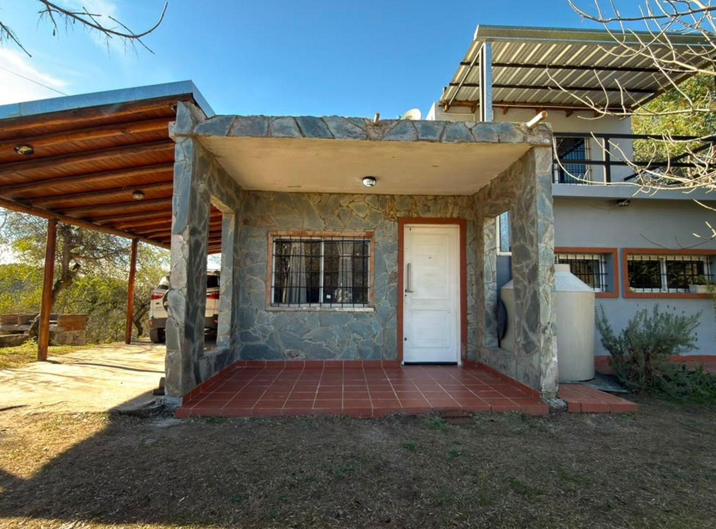 Foto de VENTA CASA 2 DORM CON DEPTO 1 DORM RÍO CEBALLOS, imagen 1