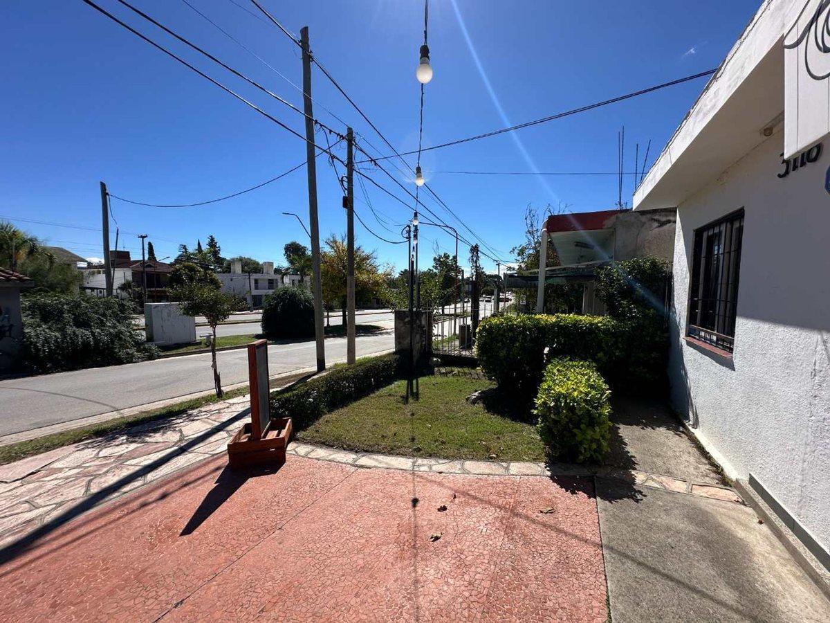 Foto de VENTA LOCAL COMERCIAL Y CASA 2 DORM SOBRE CARCANO, imagen 1