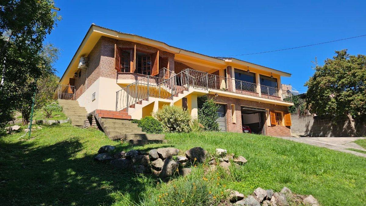 Foto de VENTA CASA EN VILLA CARLOS PAZ 4 DORM Y PILETA, imagen 4
