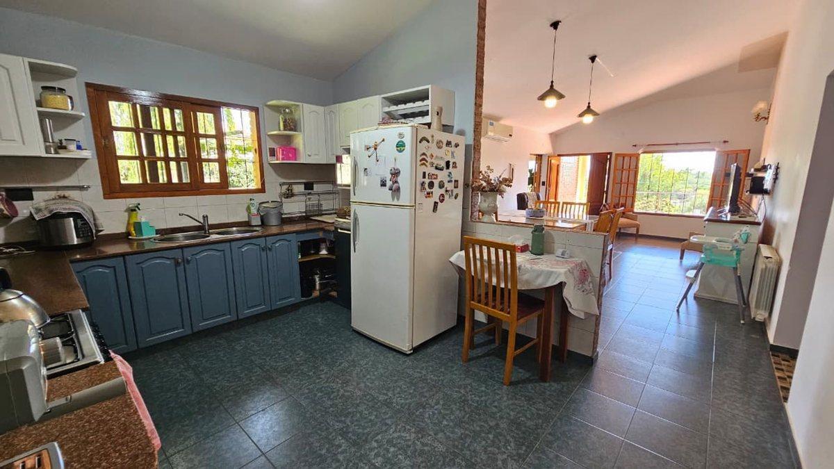 Foto de VENTA CASA EN VILLA CARLOS PAZ 4 DORM Y PILETA, imagen 3