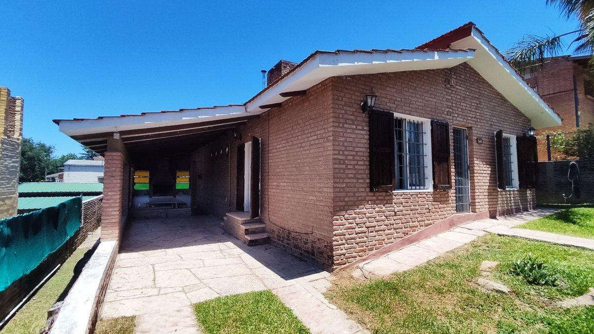 Foto de VENTA CASA 3 DORM PISCINA ESCRITURA CARLOS PAZ, imagen 2
