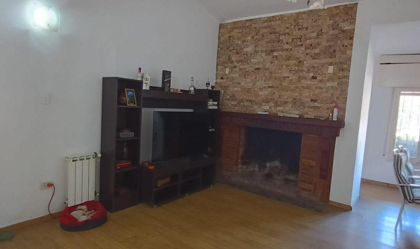 Foto de VENDE CASA 4 DORMITORIOS PILETA CERRO DE LAS ROSAS, imagen 2