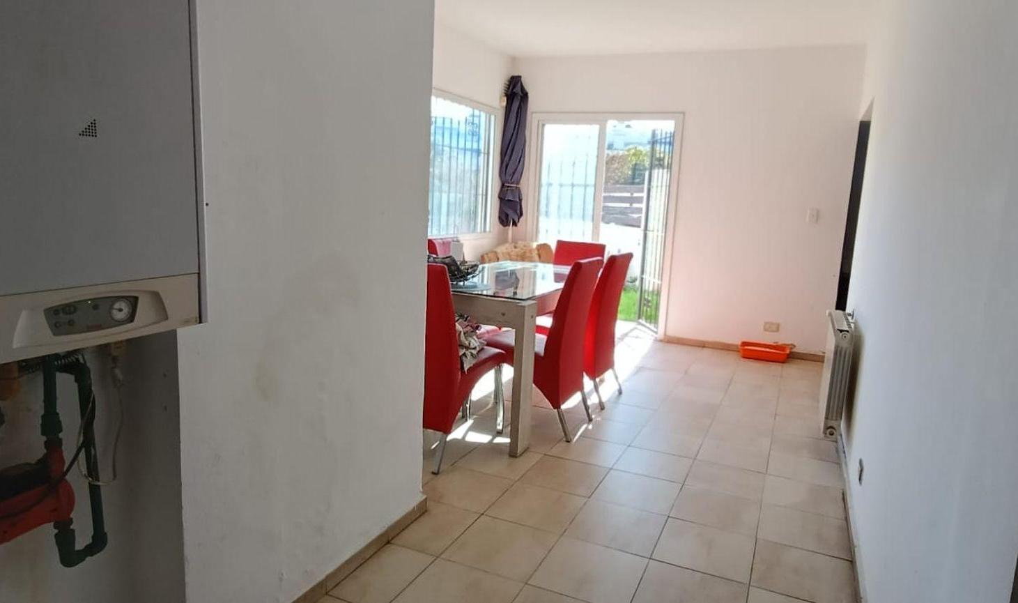 Foto de VENDE CASA 4 DORMITORIOS PILETA CERRO DE LAS ROSAS, imagen 4