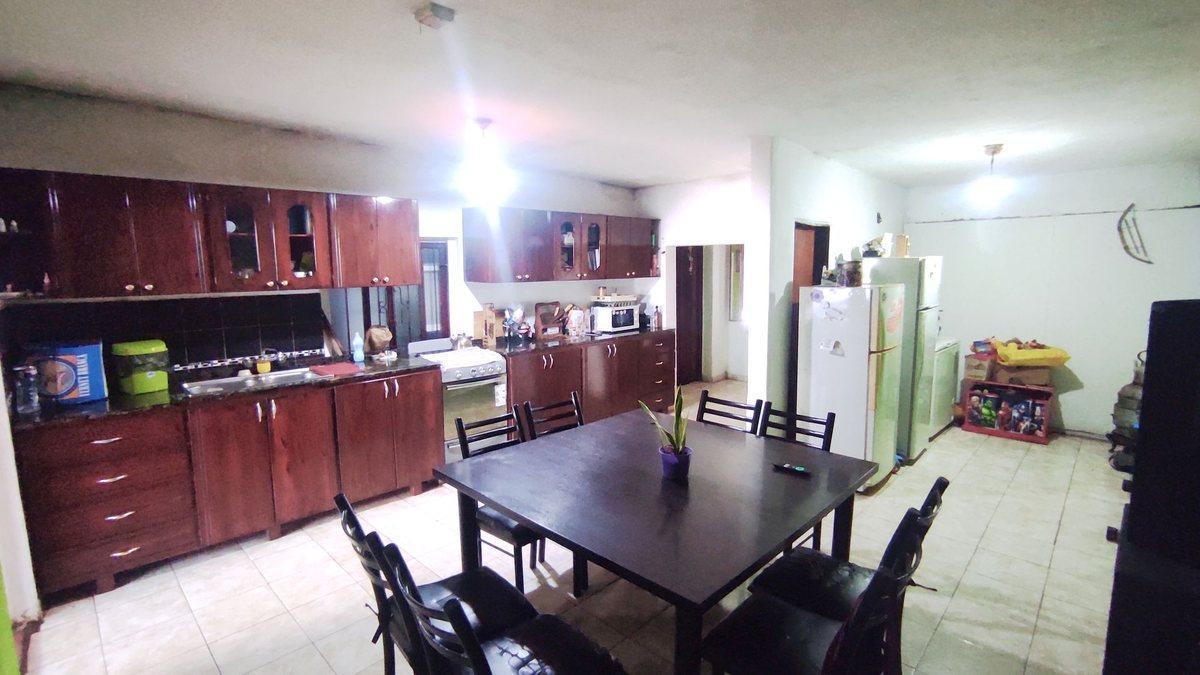Foto de VENTA DE CASA 3 DORMITORIO MAS 2 DPTOS DE UN DORM, imagen 2