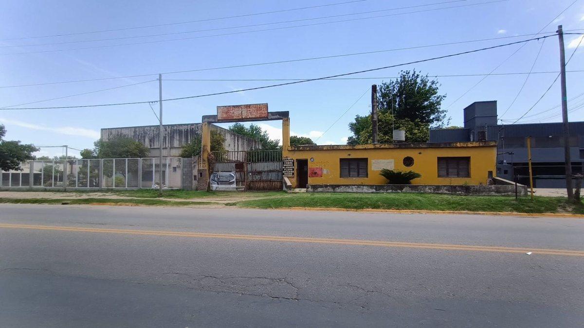 Foto de VENTA DE GALPON Y CASA SOBRE JUAN B. JUSTO, imagen 2